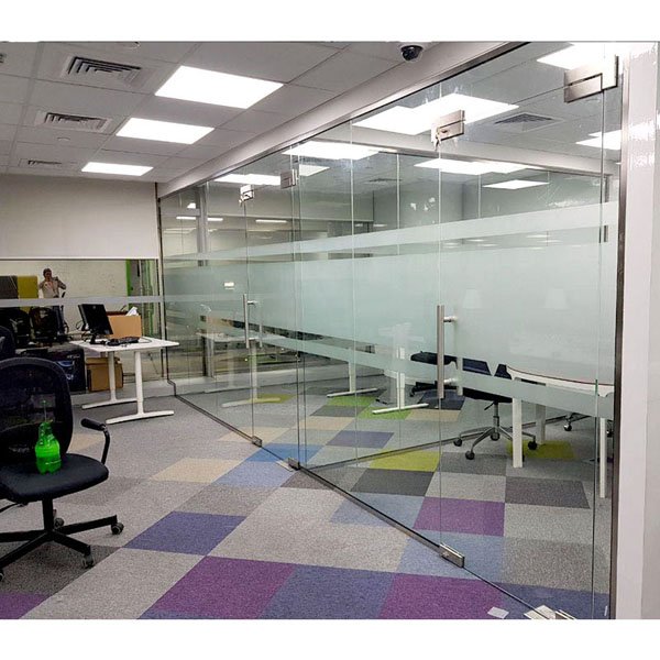 تصميم و طباعة استيكرات للواجهات والجدران