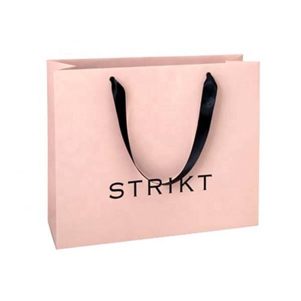 تصميم وطباعة اكياس حسب الطلب 